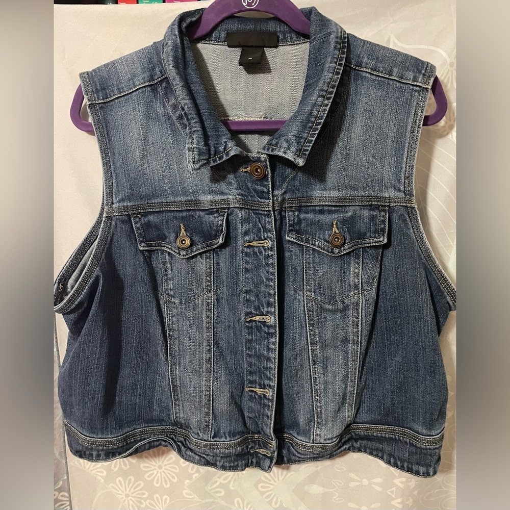 Jean Vest